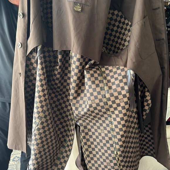 Original Louis Vuitton rain coat - Picture 10 of 14